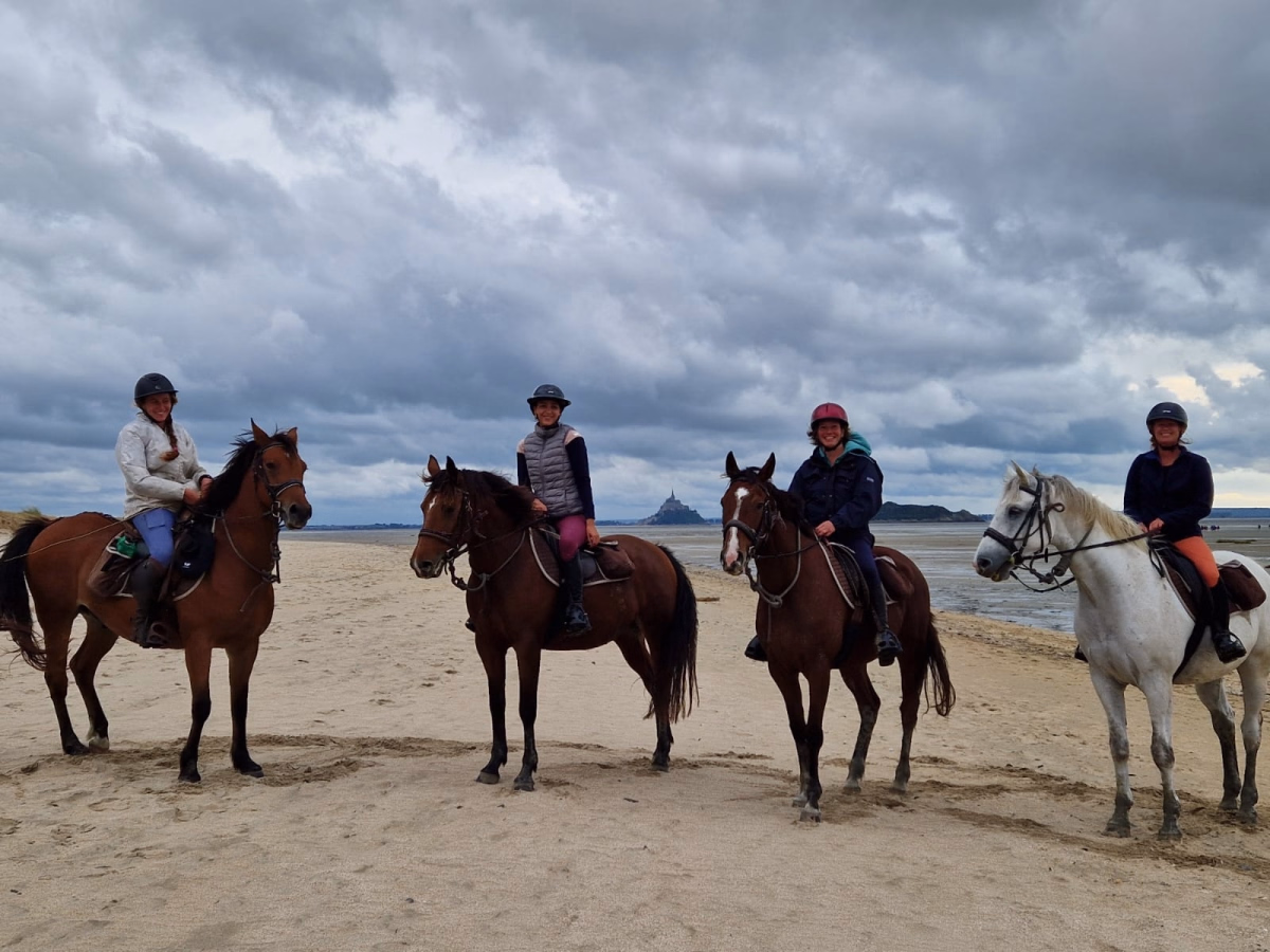 Voyage à cheval - Randonnée à cheval en Baie du Mont-St-Michel entre Granville et Genêt