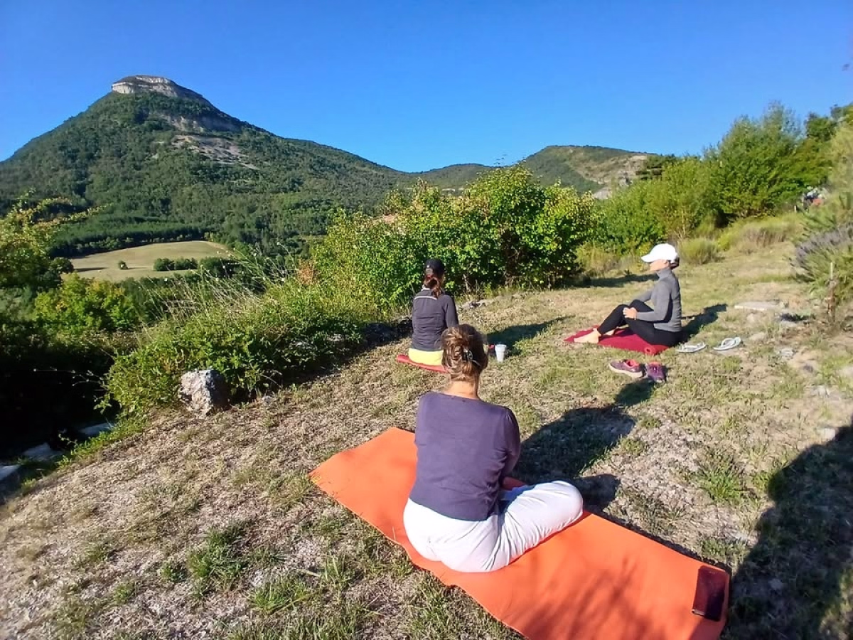 Yoga 100 % féminine Orpierre Alpes Provençales