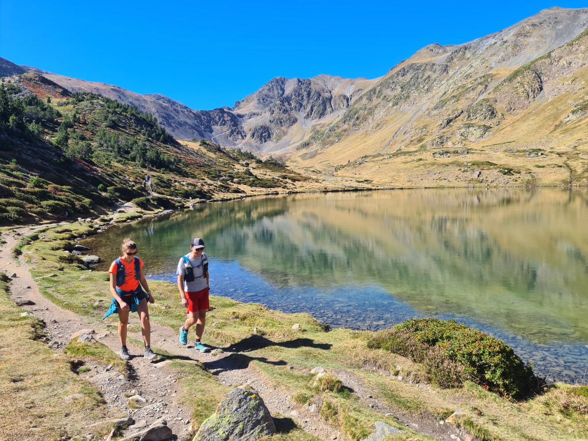 Randonnée dans les Pyrénées Catalanes entre lacs et forêts