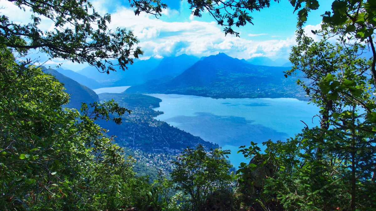 Randonnée immersive en liberté, des Aravis au lac d'Annecy