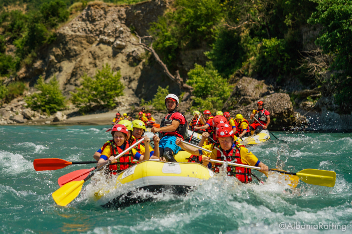Rafting sur la rivière Vjosa au cœur de l'Albanie sauvage