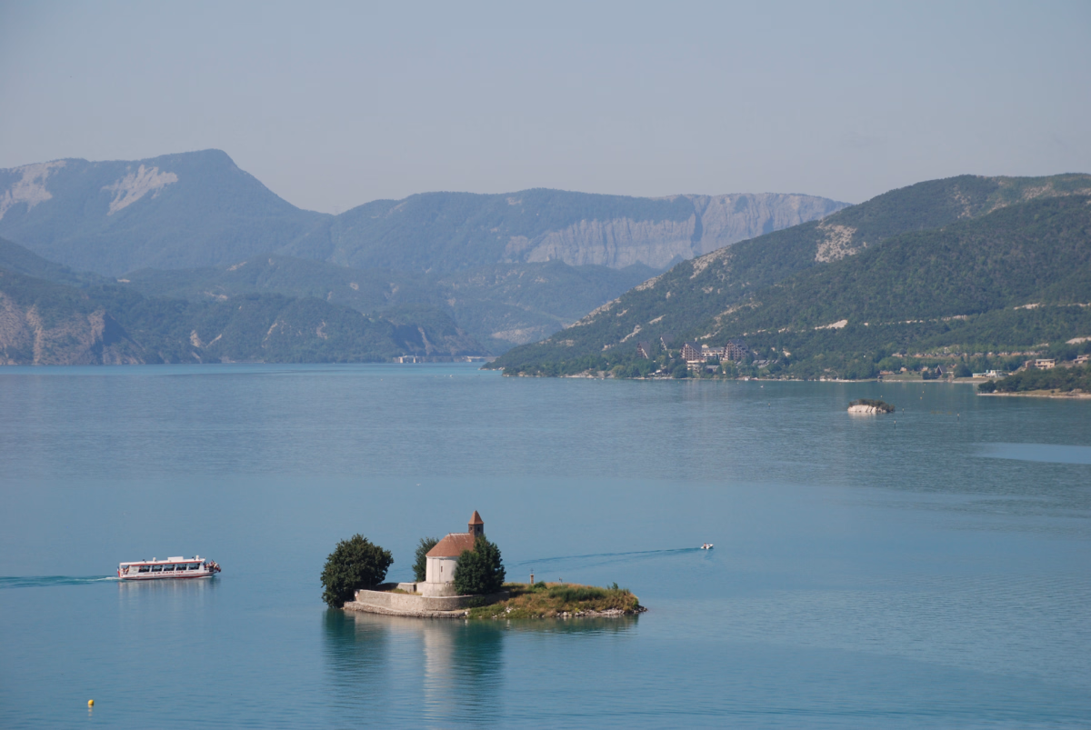 Randonnée guidée autour du lac de Serre-Ponçon