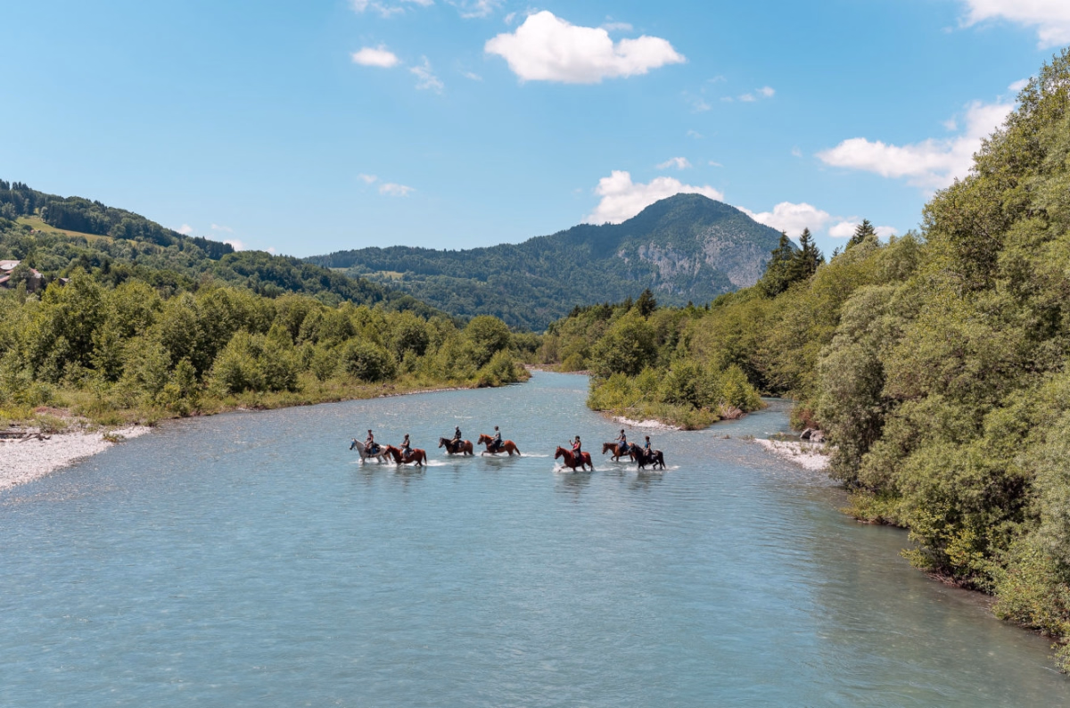 Voyage à cheval - Randonnée équestre au cirque du Fer-à-Cheval en Haute-Savoie
