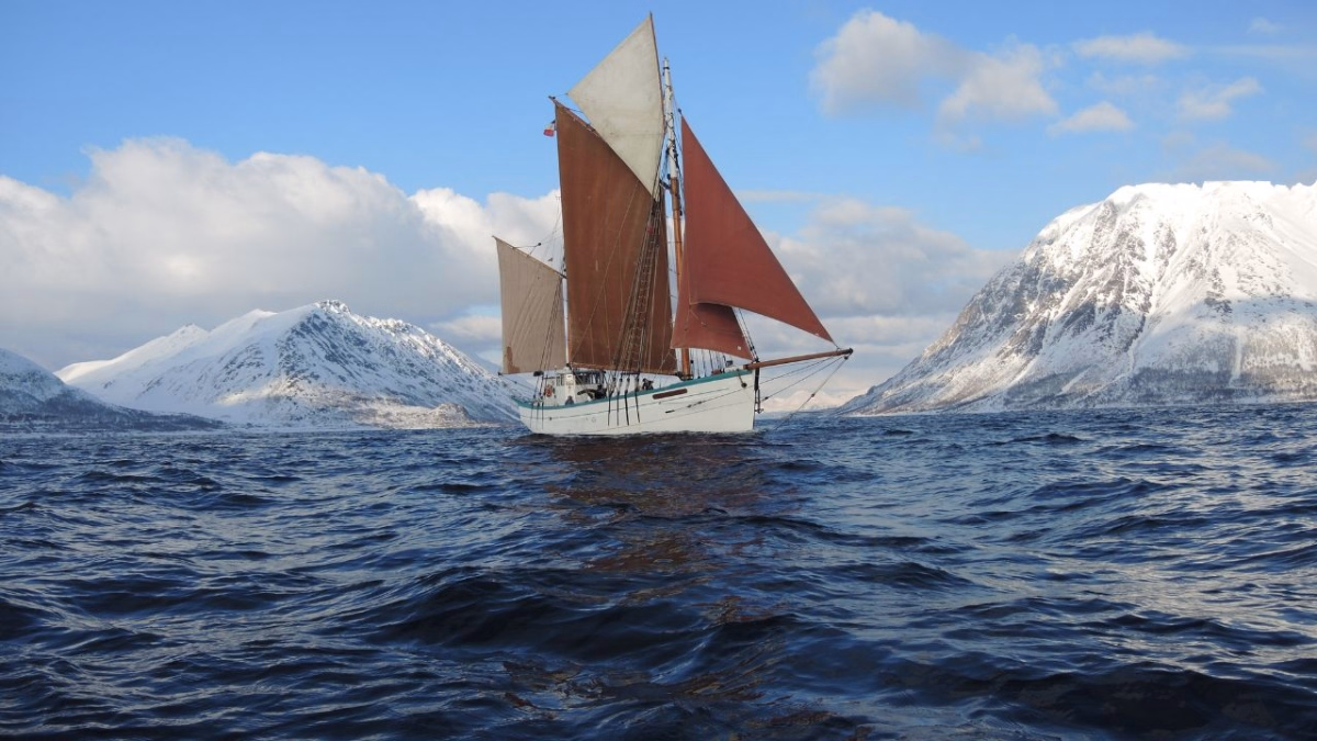 Croisière voile et aurores boréales dans les Lyngen en Norvège
