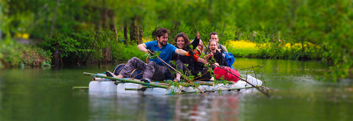 Aventure en radeau dans le marais poitevin