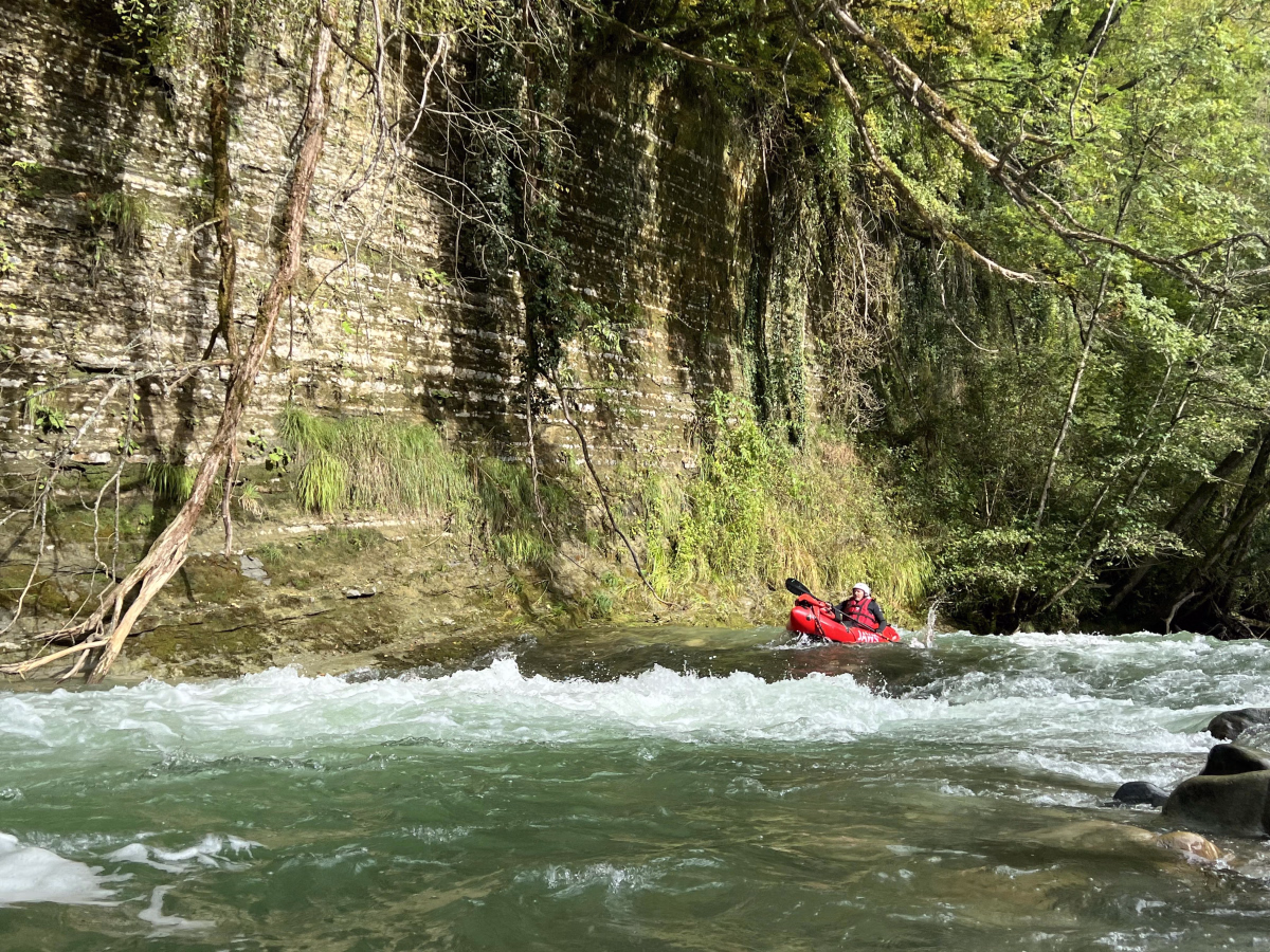 Aventure de 2 jours en packcraft au cœur des gorges du Fier