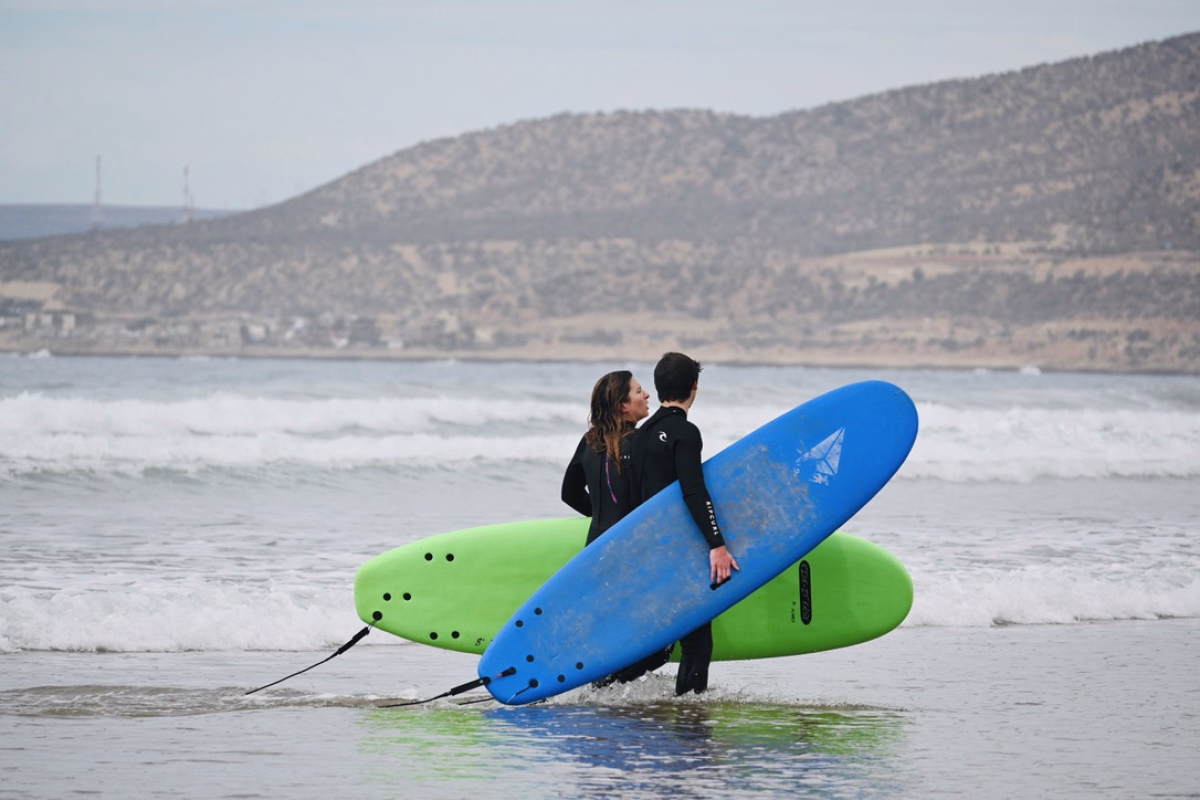 Surf et immersion marocaine : progressez avec une équipe locale