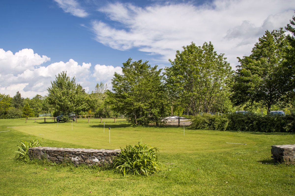 Stage de golf et green fees illimités dans le calme du Cantal