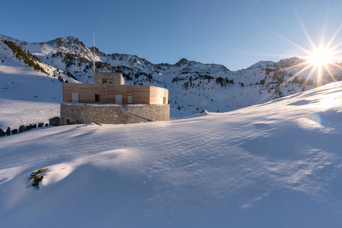 Aventure hivernale en raquettes dans le massif du Néouvielle