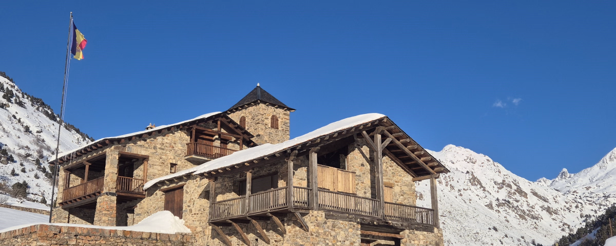 Trek hivernal en Andorre : raquettes et nuit magique en refuge