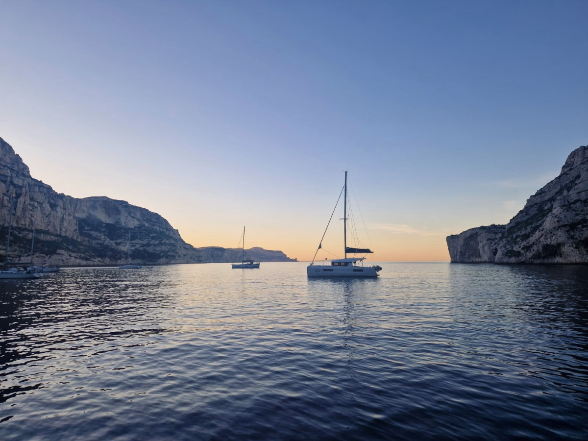 Voile et perfectionnement: traversée en catamaran vers la Corse