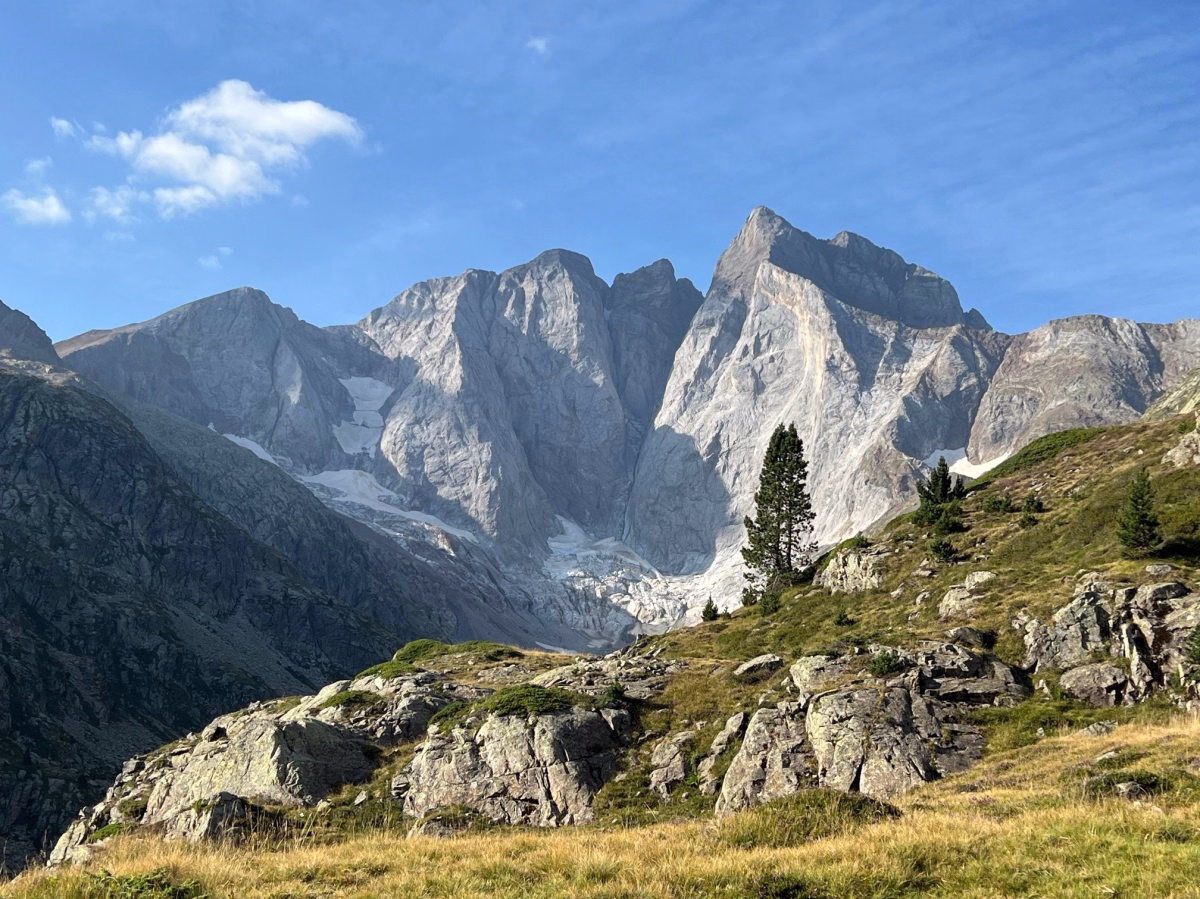 Le Tour du Vignemale, trek insolite entre France et Espagne