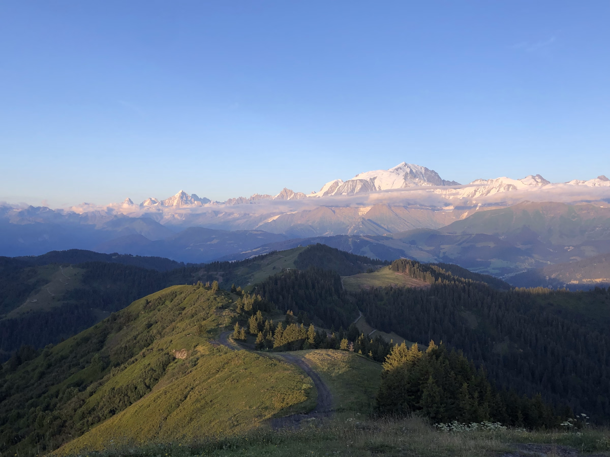 Trek - Trek sur les crêtes du Val d\'Arly face au Mont Blanc