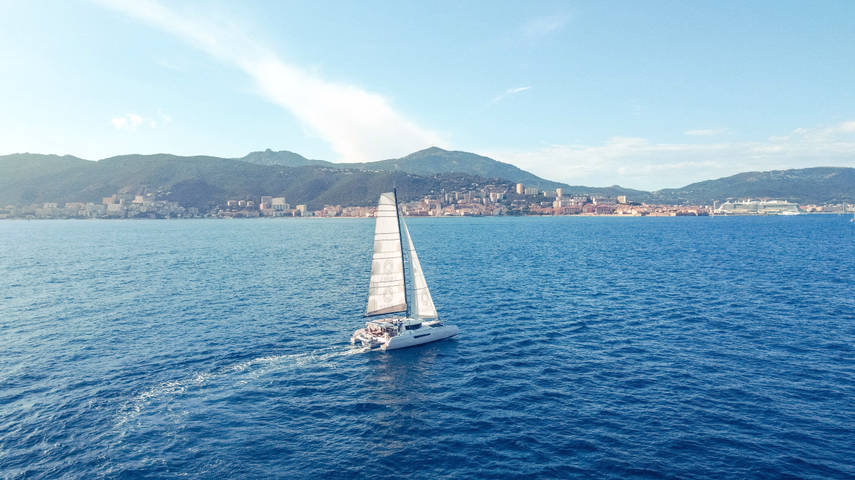 Stage voile à bord du trimaran de Yannick Bestaven en Corse