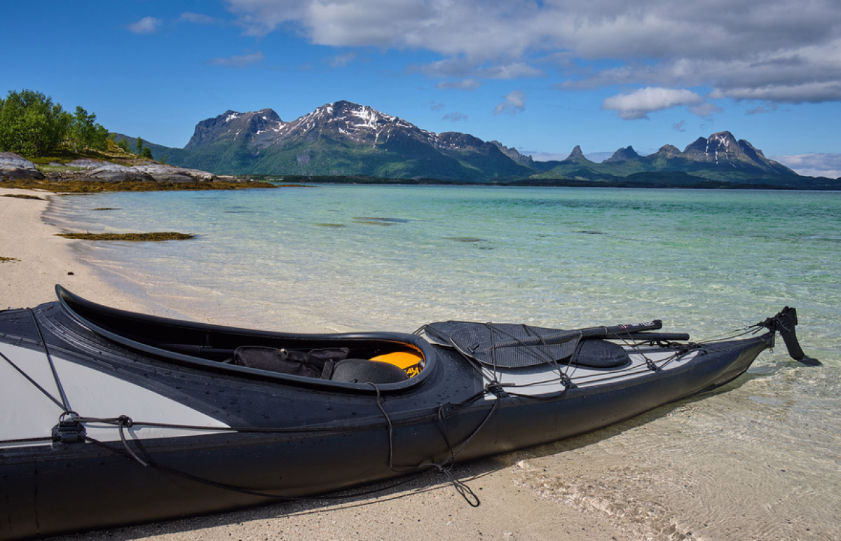 Expédition sauvage : l'île de Senja en voilier entre mer et montagnes