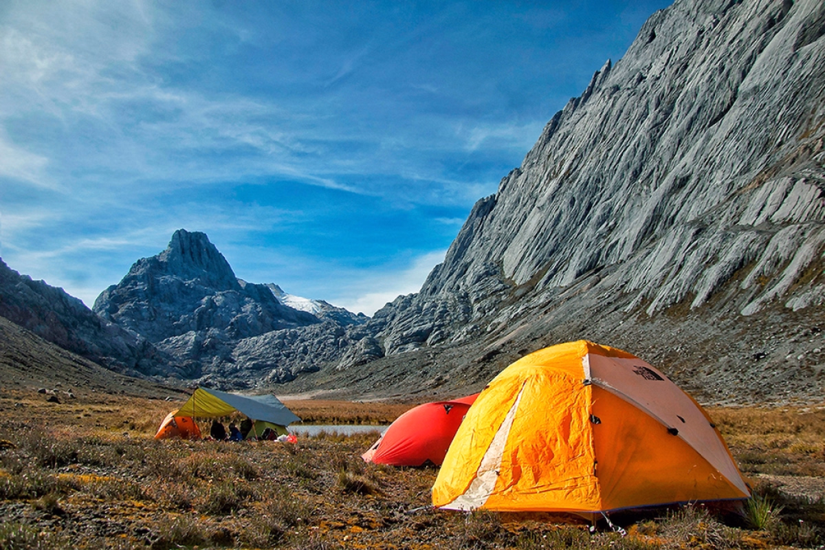 Papouasie : expédition vers la mythique pyramide de Carstensz