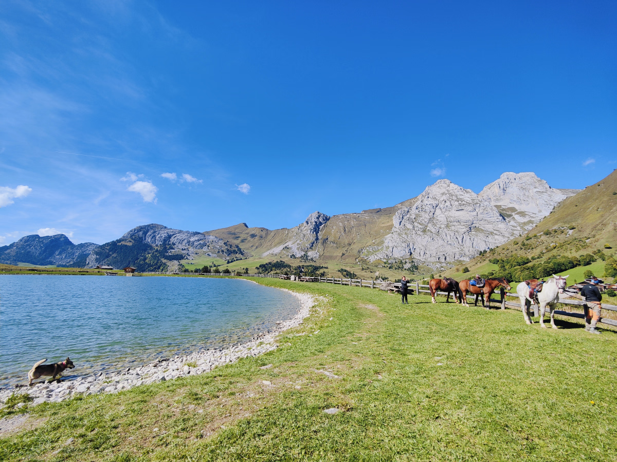 A la découverte des lacs et montagnes des Aravis