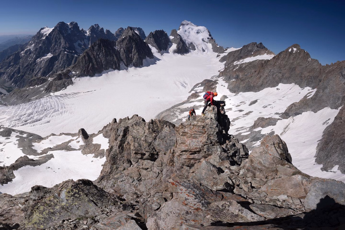 Alpinisme sauvage dans les Ecrins au Dôme de Monétier