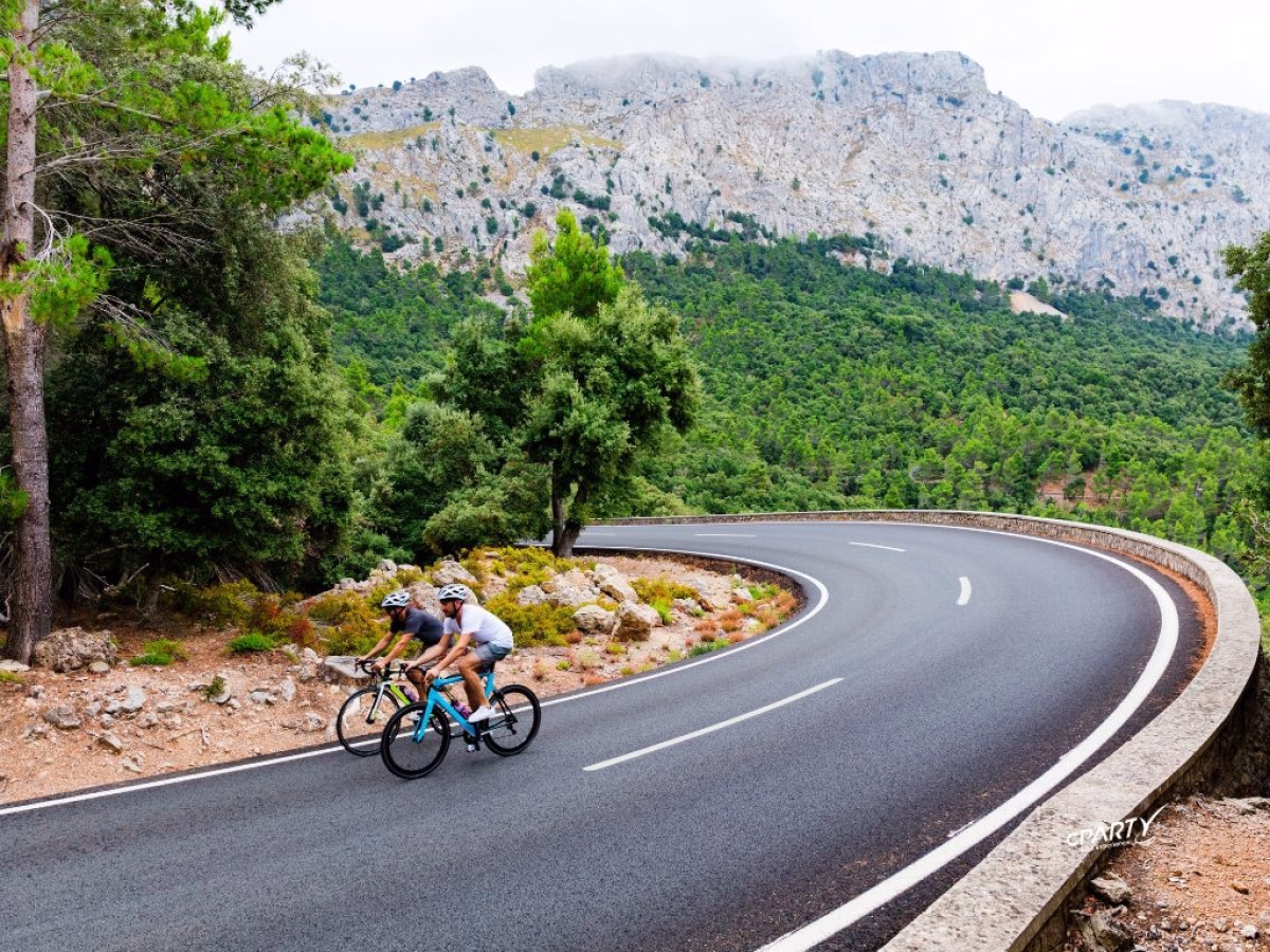 Voyage en Haute Montagne - Stage cyclisme à Majorque entre mer et sommets