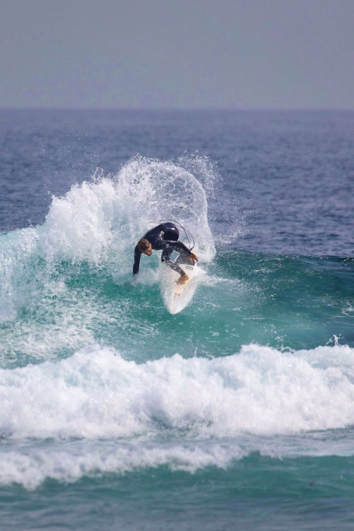 Stage de surf face aux falaises de Lanzarote