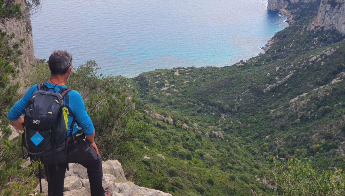 Randonnée entre falaises et criques secrètes en Sardaigne