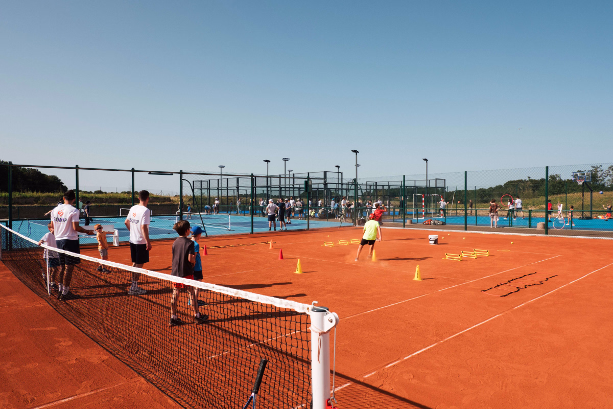 Camp de Tennis au pays des Châteaux