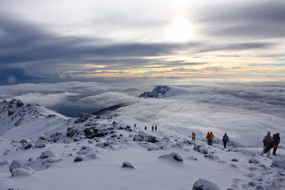 Voyage en Haute Montagne - Kilimandjaro voie Machame : du sommet aux plages de Zanzibar