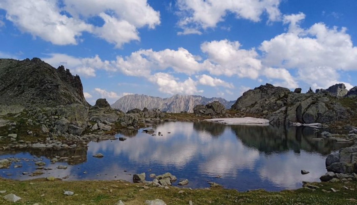 Voyage en Haute Montagne - France : Grande traversée des Encantats en refuges, entre lacs et sommets