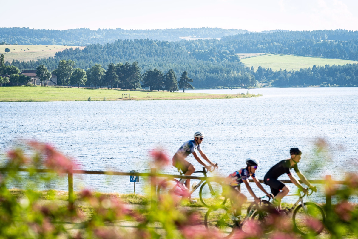 Stage de cyclisme en Lozère, au bord du Lac de Naussac