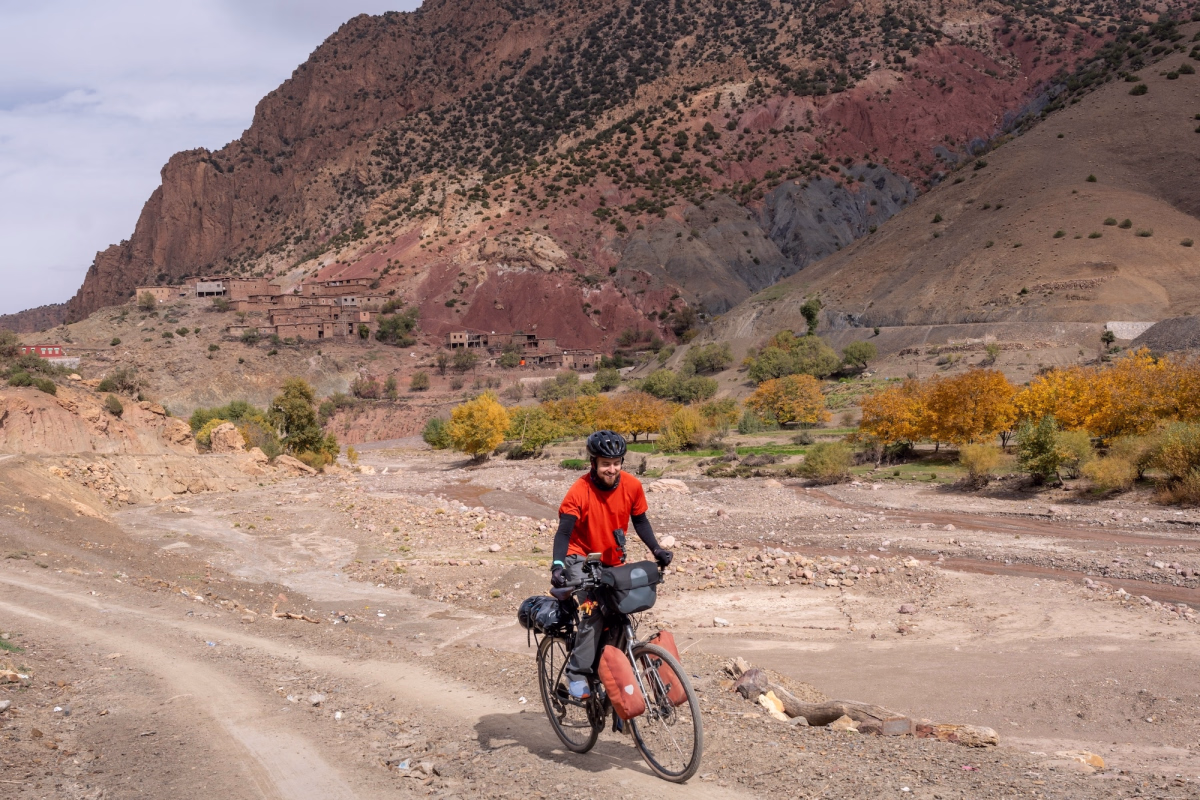 Voyage à vélo - VTT électrique au Maroc entre désert de pierres et montagne