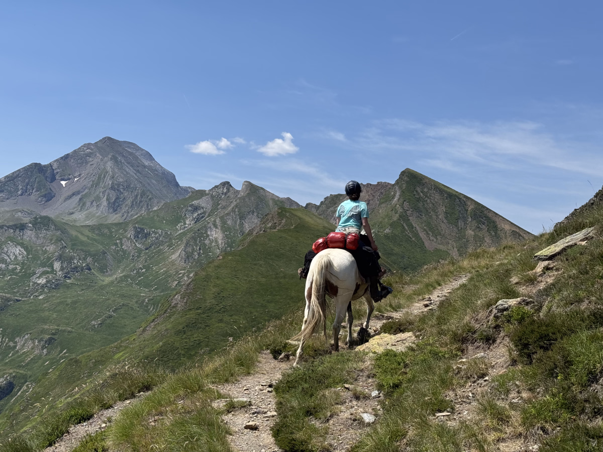 Voyage à cheval - Val d\'Azun authentique : aventure équestre au cœur des Pyrénées