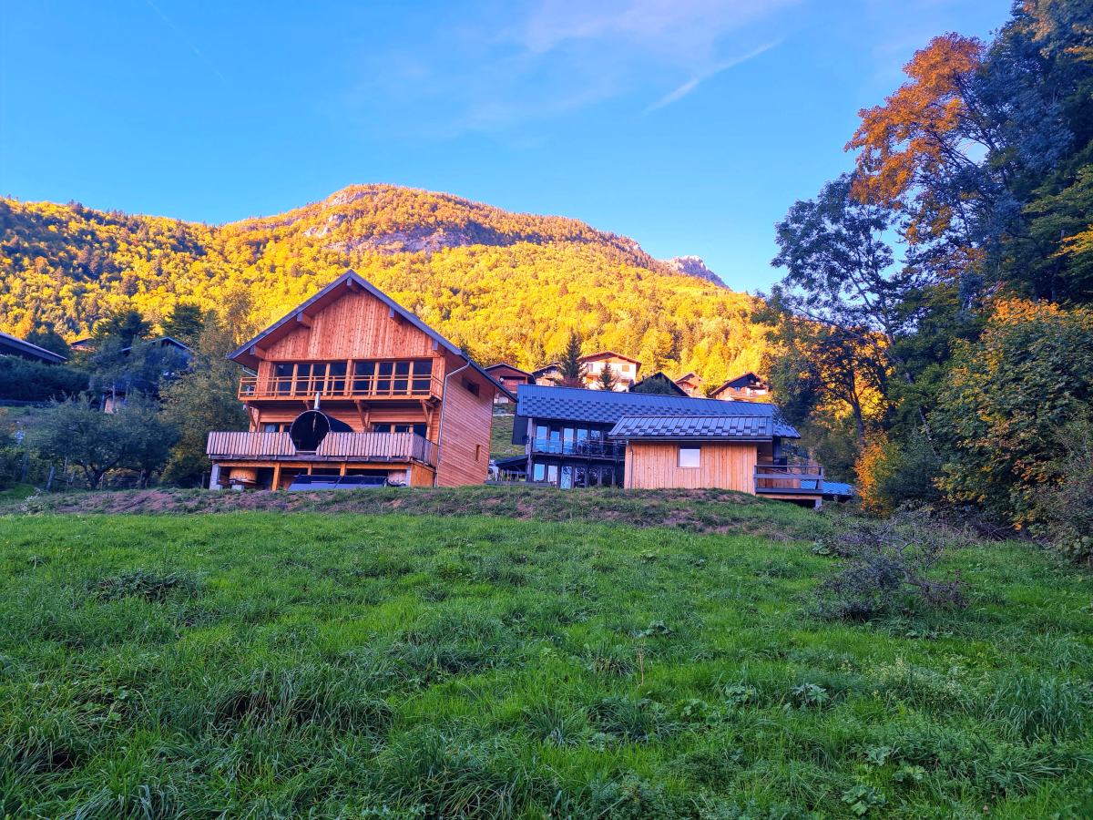 yoga spa et marche sportive en pleine nature dans les Alpes