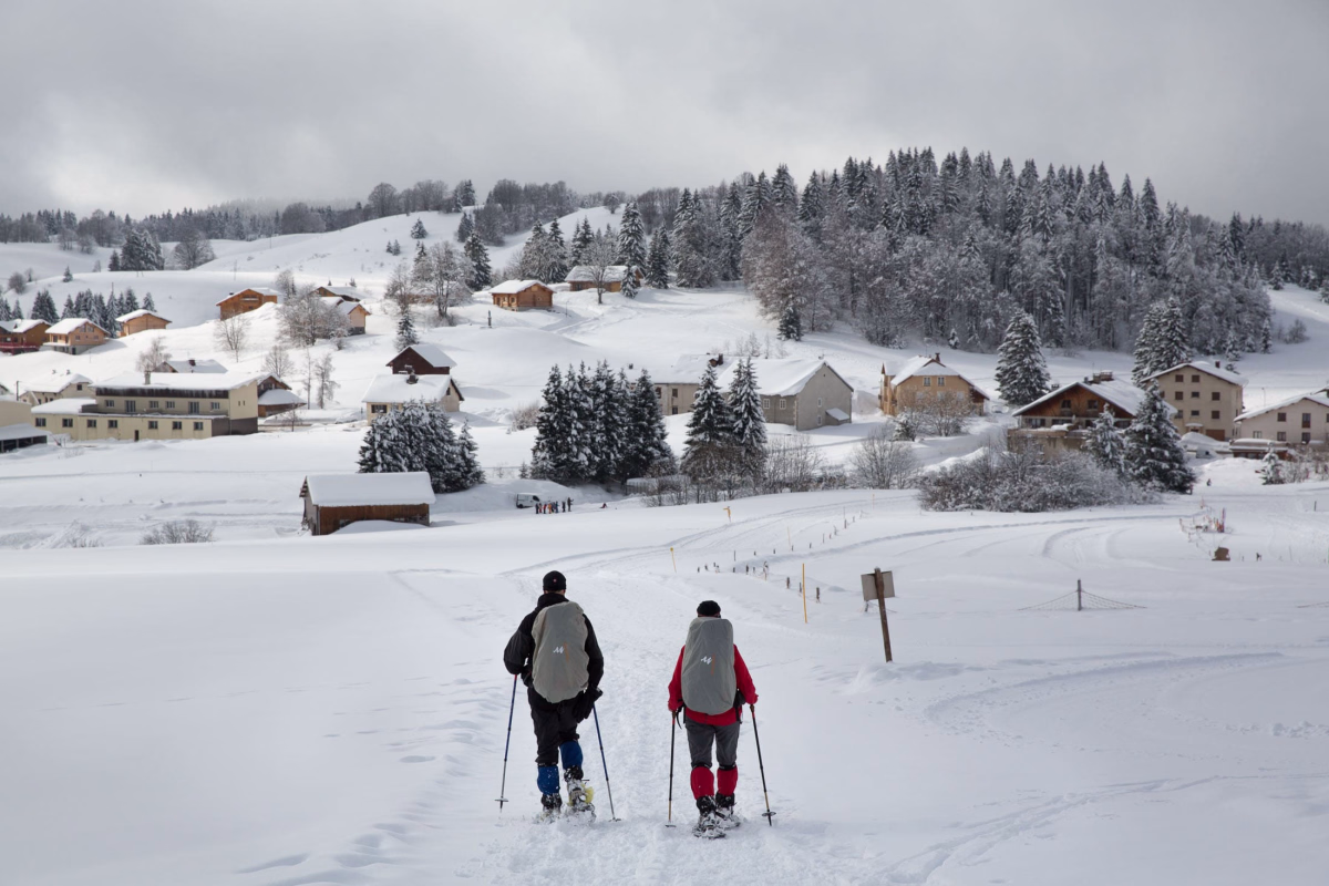 Grande traversée du Jura à raquettes en liberté en Hôtels