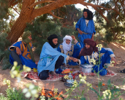 Équipe familiale de guides nomades