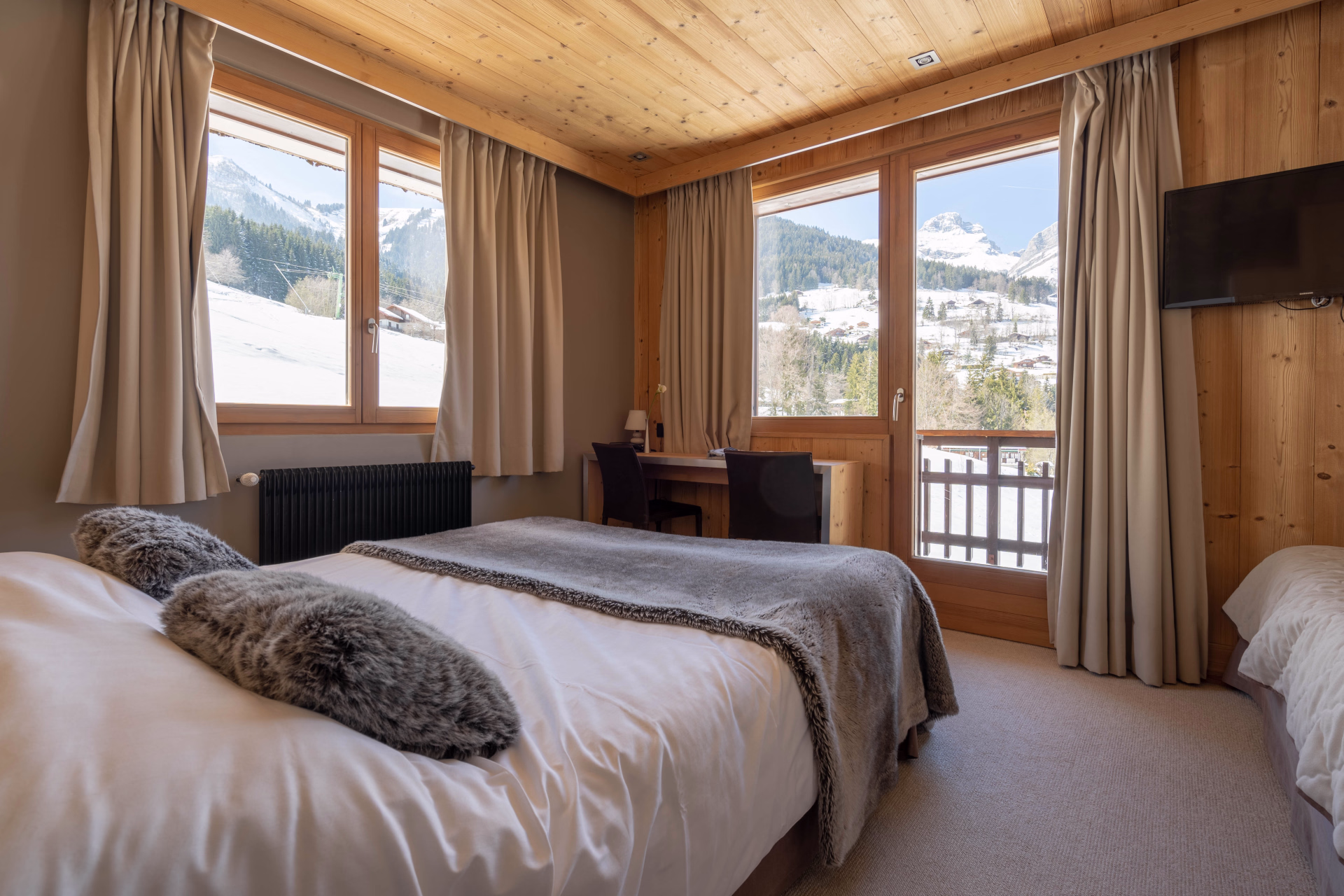 🏨 Hôtel 3* - Jours 1 à 2