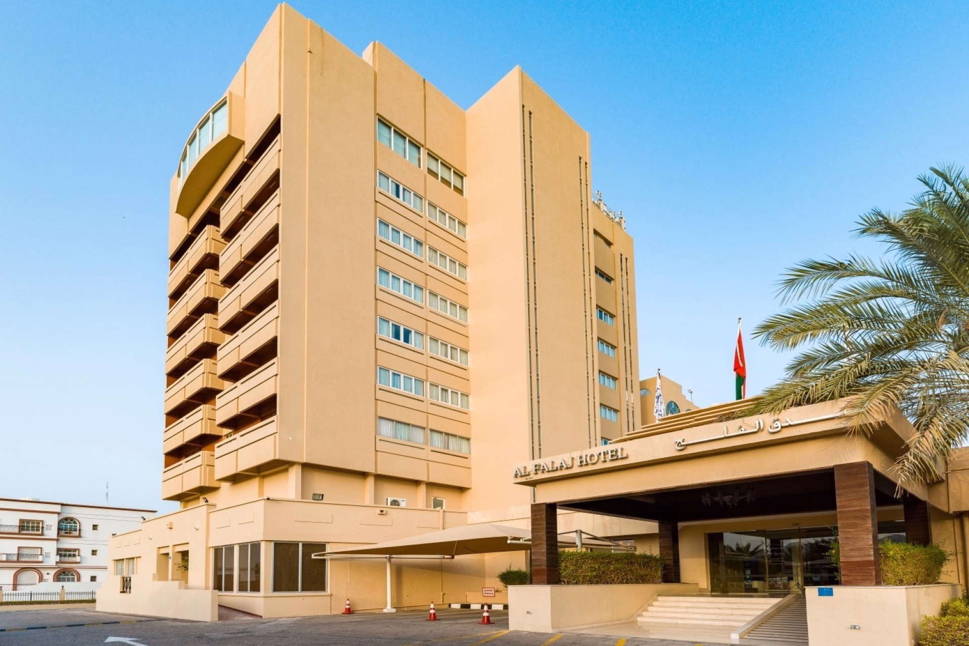 🏨 Hôtel 4* - Jours 1 à 2, 6