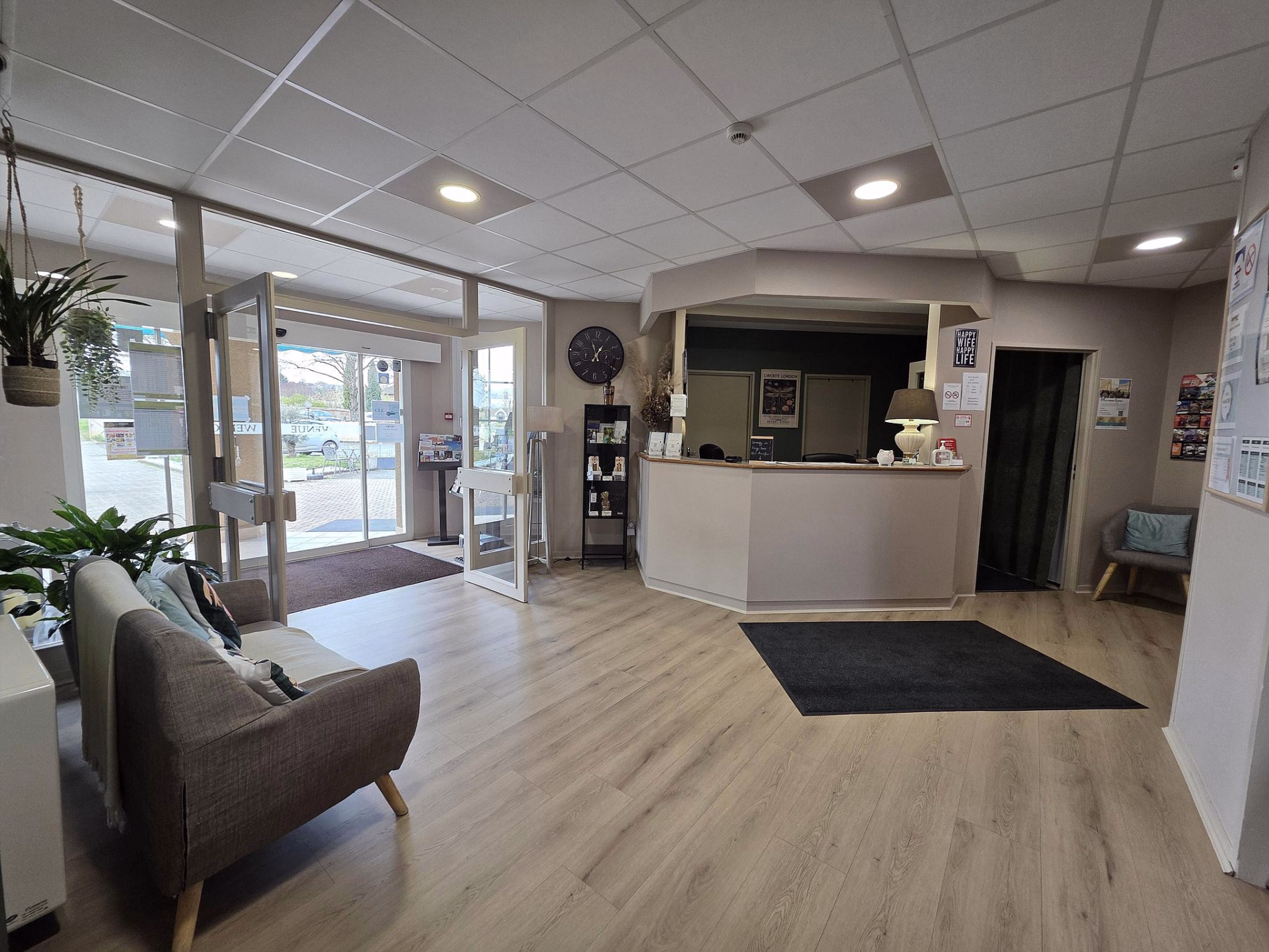 🏨 Hôtel 2* - Jours 3 à 5