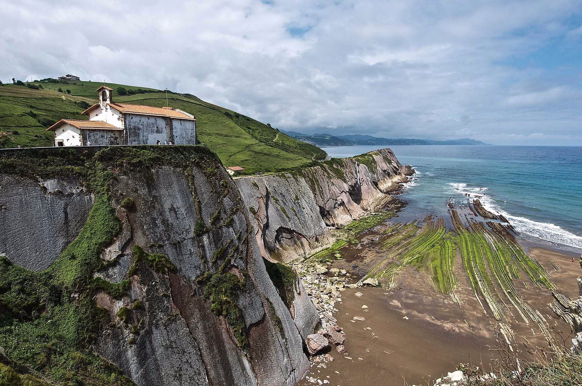 Découvrez nos séjours sportifs dans le Pays Basque pour vos prochaines vacances.