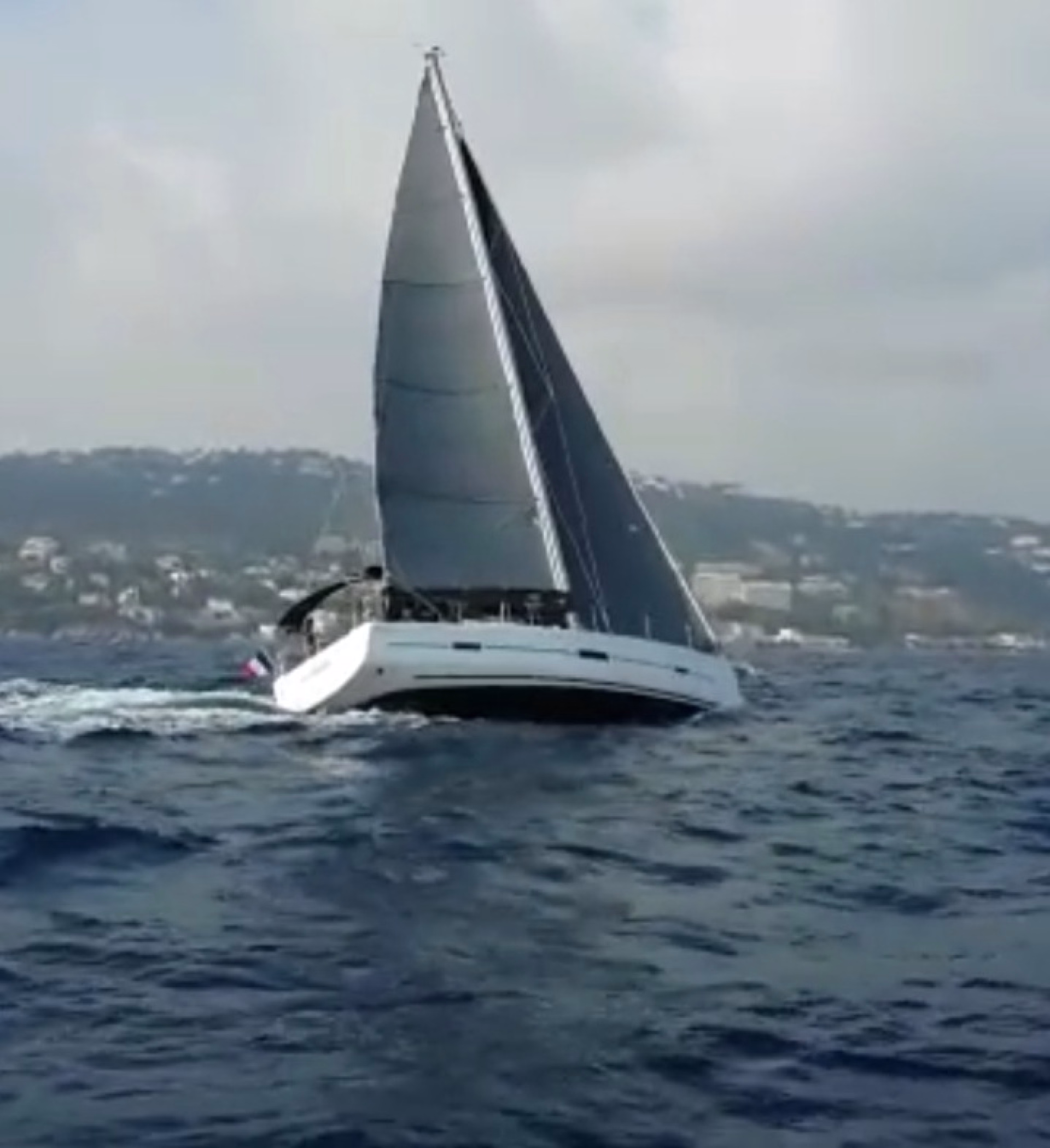 🚢 Bateau de croisière à voile