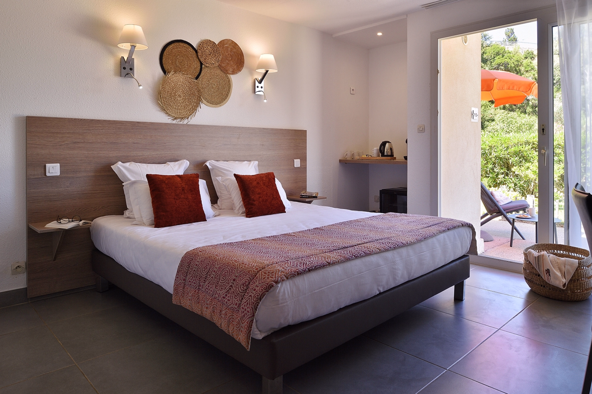 🏩 Hôtel 3* - Jours 1 à 6