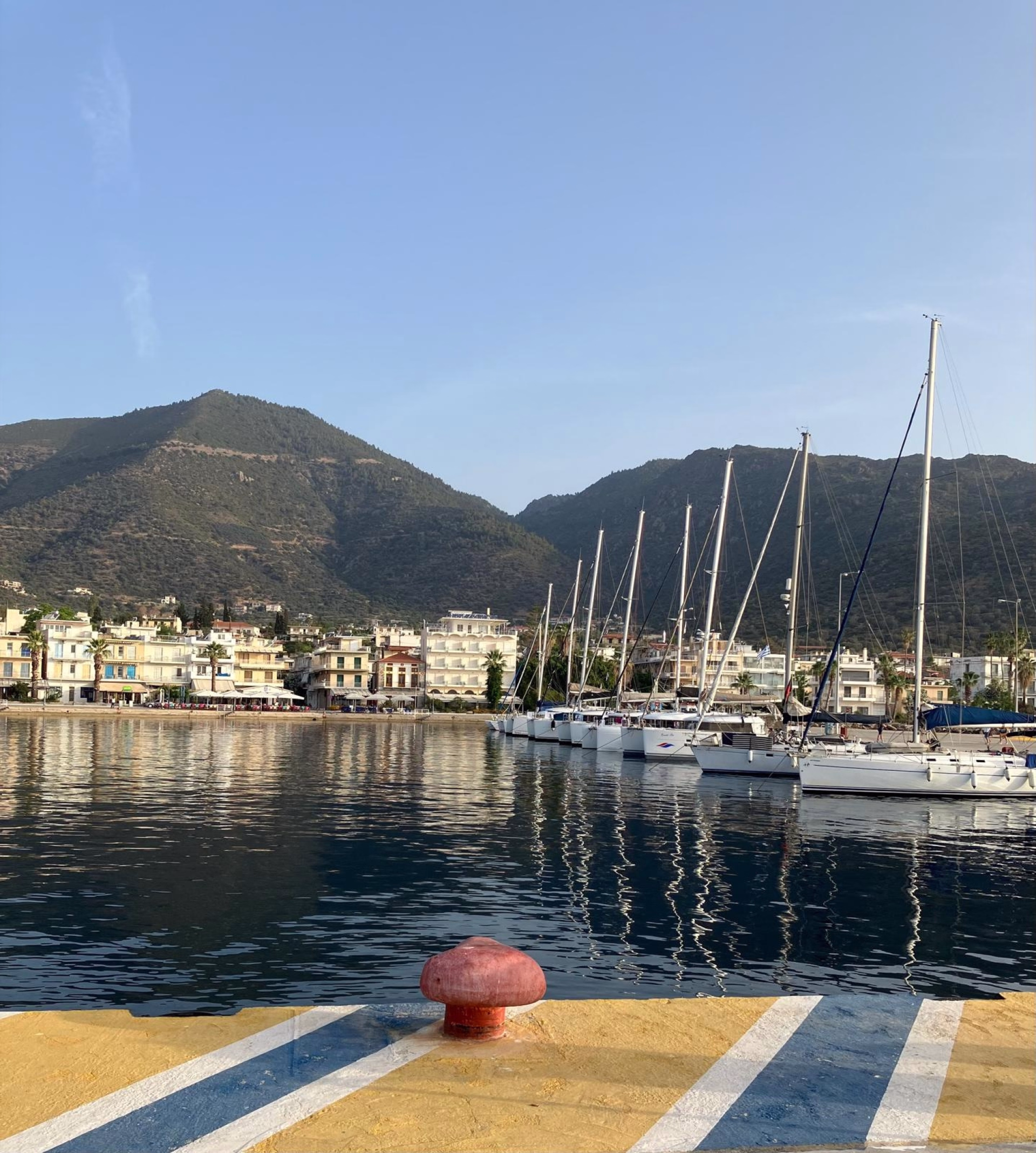 Croisière conviviale d'île en île en catamaran sur la Mer Egée