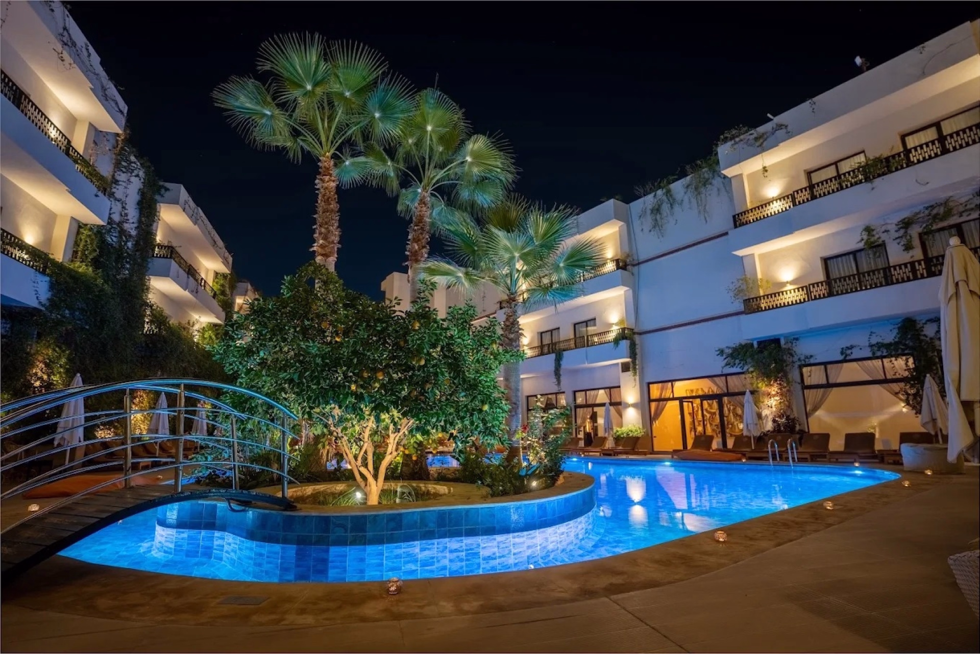 🏨 Hôtel 4* - Jour 1 et 8