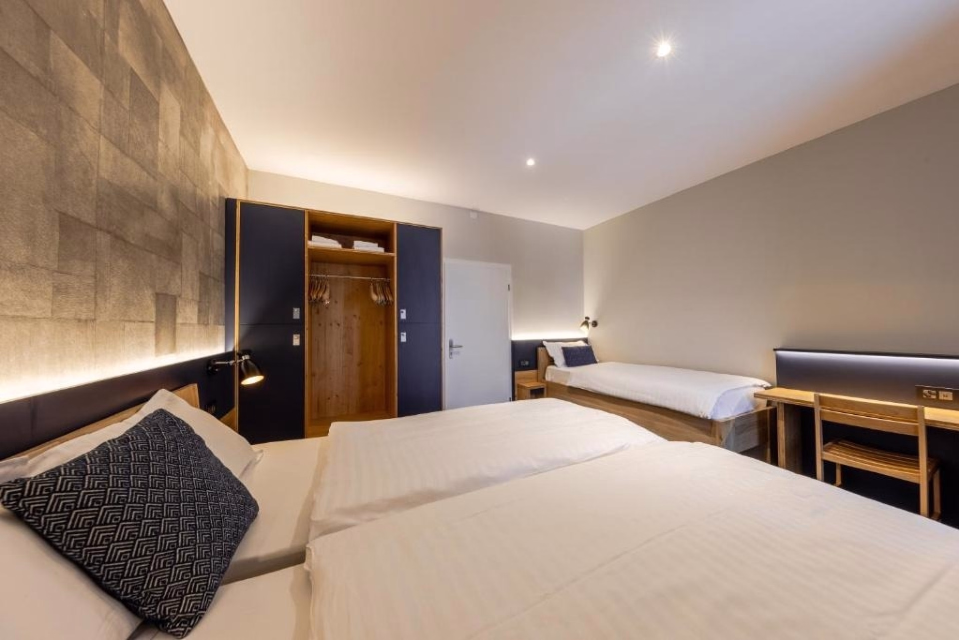 🏨 Hôtel 3* - Jours 2 à 3