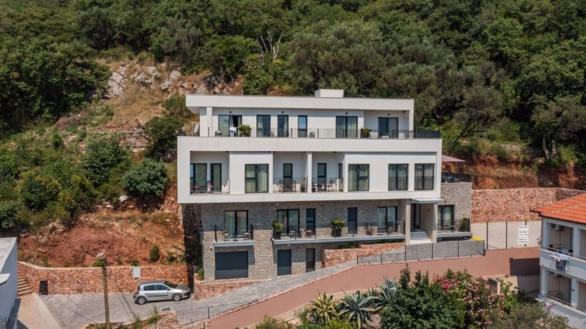 🏩 Hôtel 4* - Jours 8 à 11