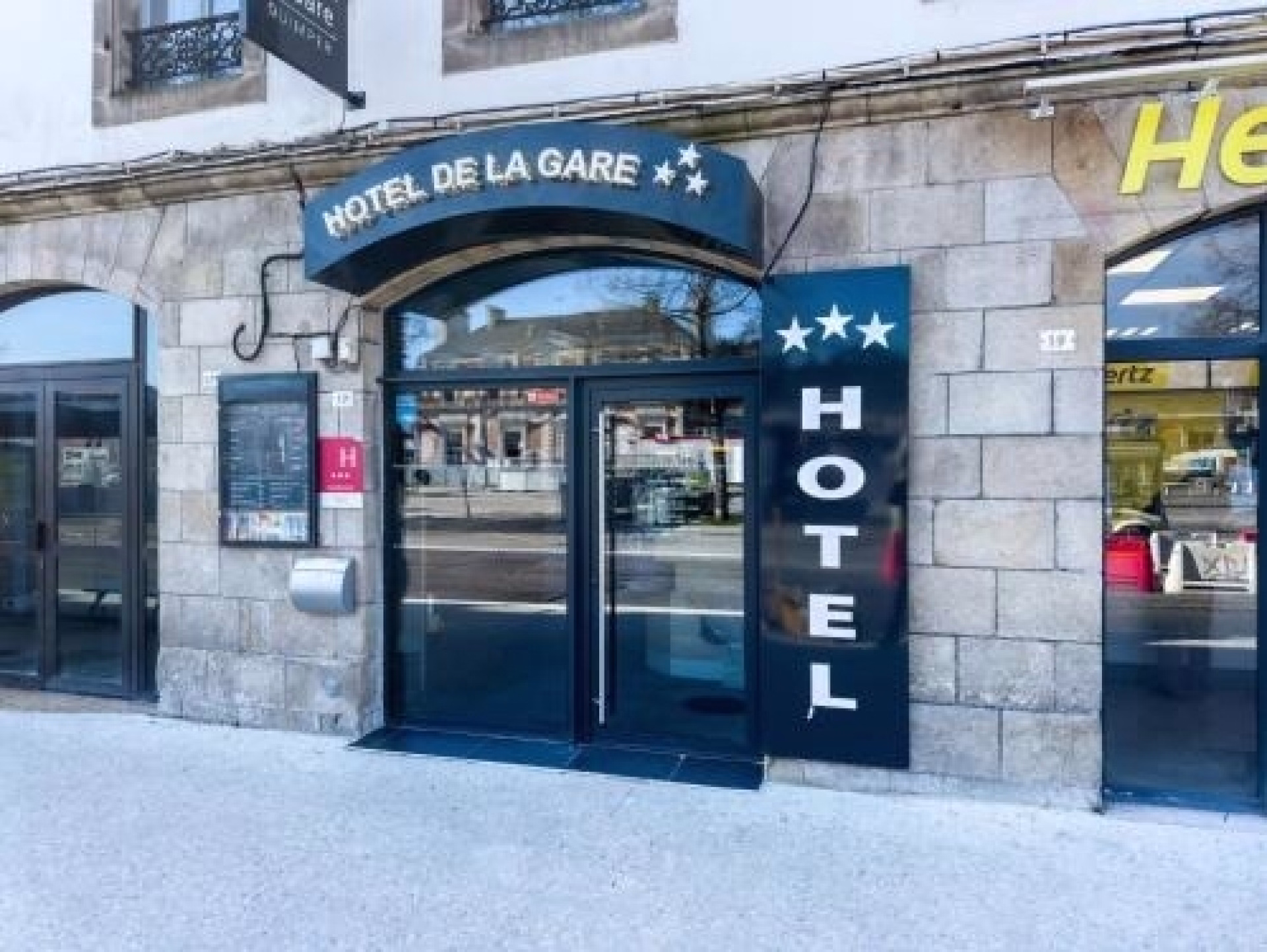 🏨 3-star hotel - Day 1 and 7