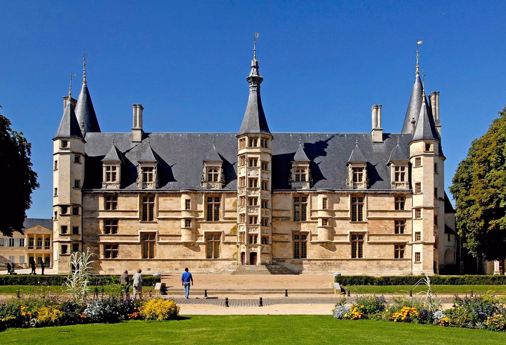 Randonnée exigeante sur le chemin de Vézelay à Nevers