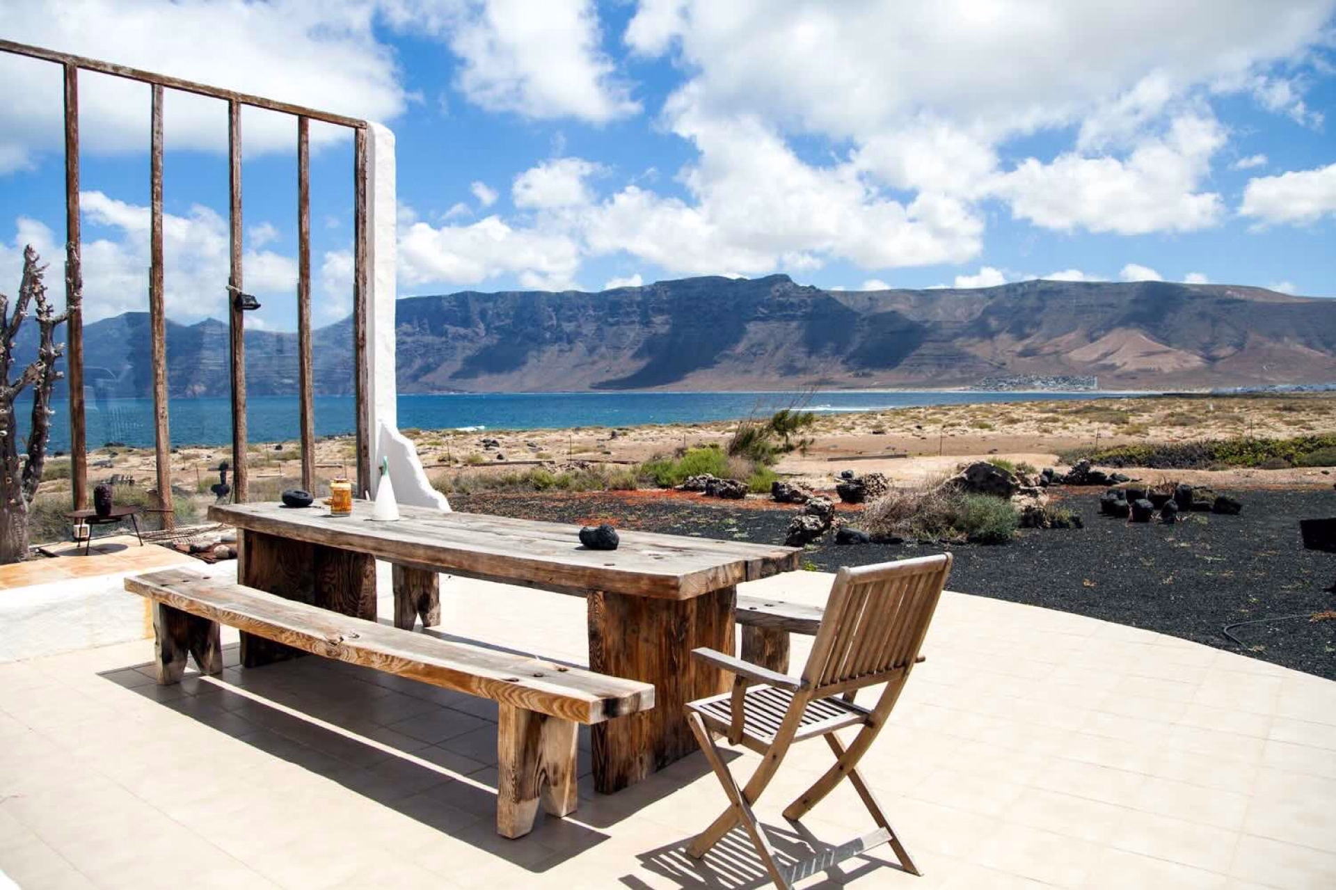 Surf Camp à Lanzarote entre vagues sauvages et volcans dorés