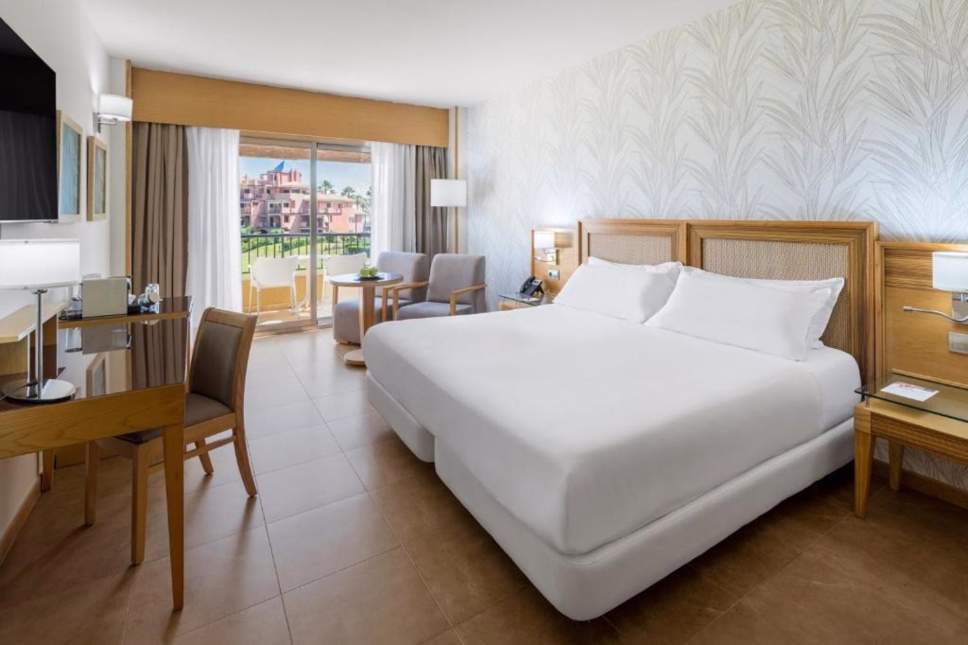 🏨 Hôtel 4* - Jours 1 à 3, 5