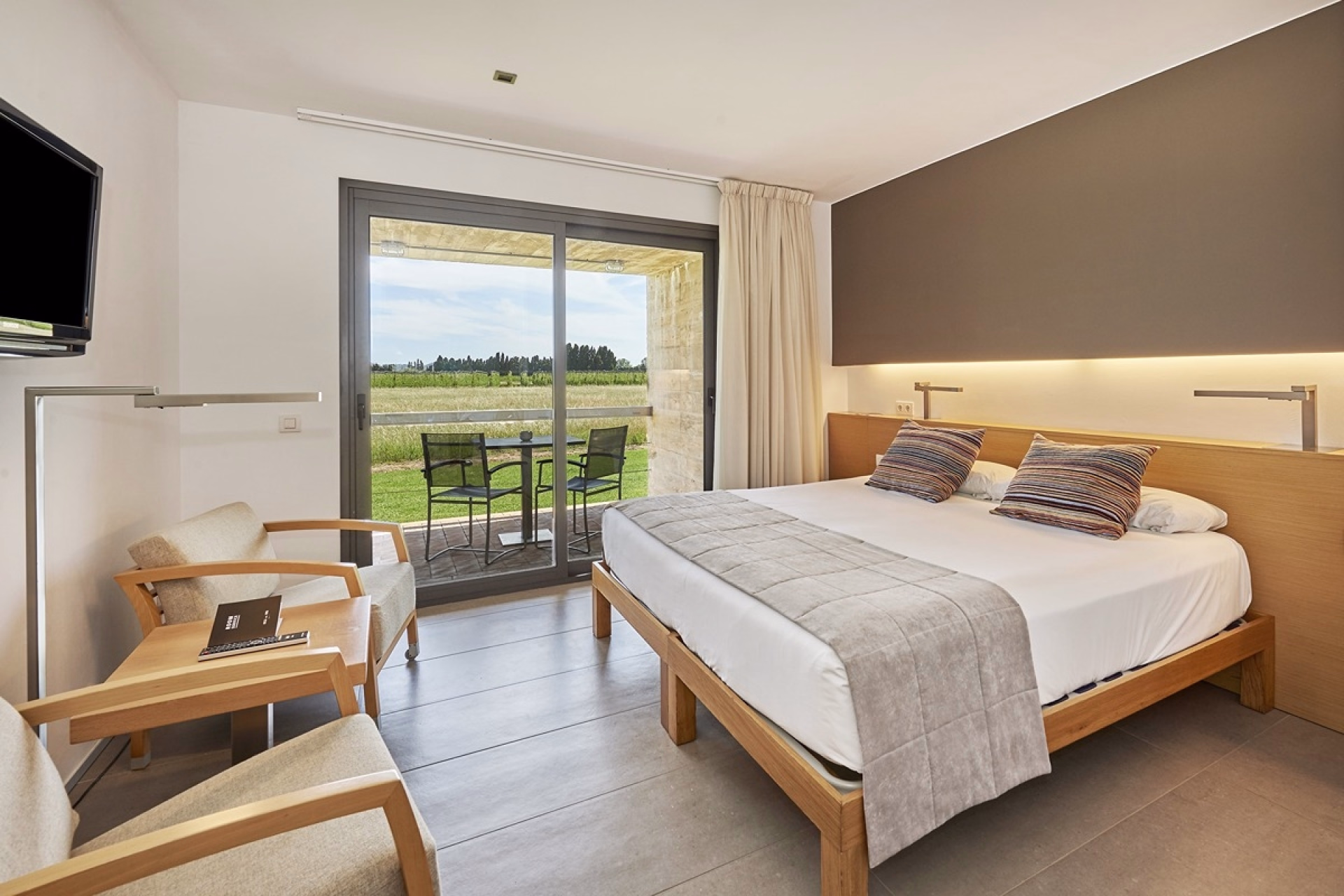 🏩 Hôtel 4* - Jours 1 à 2