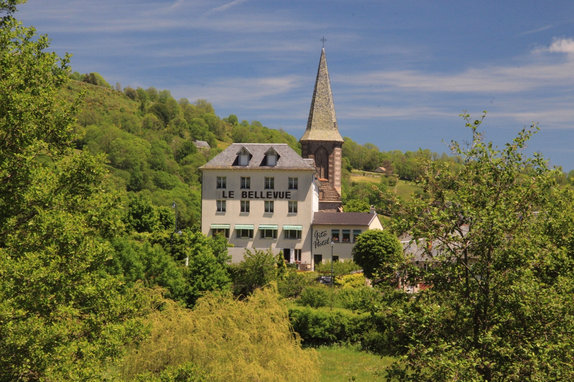 🏨 Hôtel 2* - Jours 1 à 4